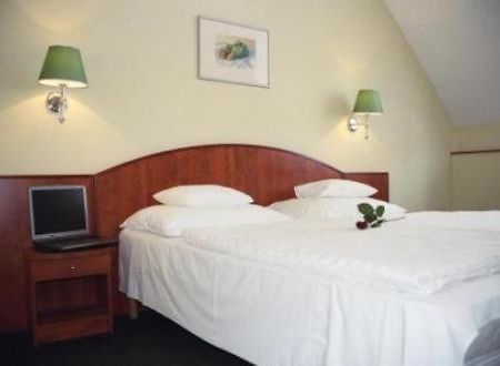 Gottwald Hotel Tatabanya Room photo